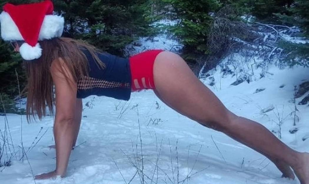 Μόνο αυτή! Πήγε στα χιόνια με το μαγιό της