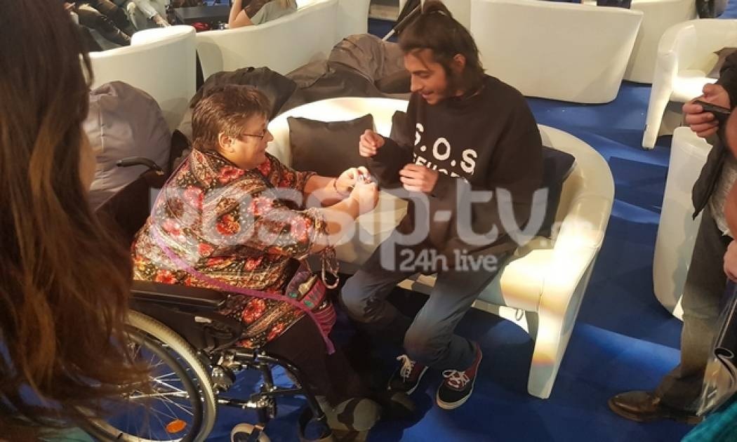 Eurovision 2017: Η συγκινητική έκπληξη και το δώρο στον Πορτογάλο Salvador Sobral