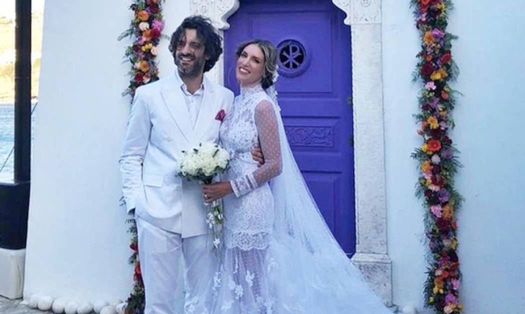Αθηνά Οικονομάκου: Οι αδημοσίευτες φωτογραφίες από το γάμο και το μήνυμα:«γιατί το περνάω όλο αυτό;»