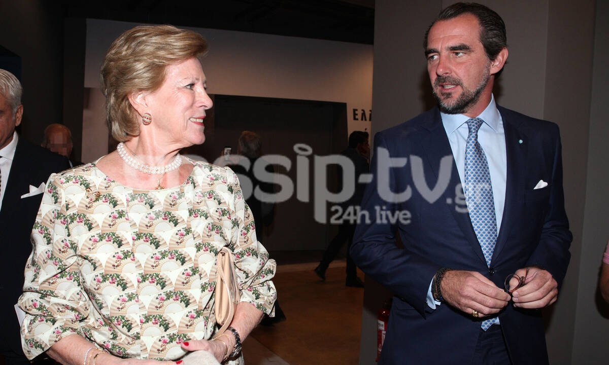 Άννα Μαρία: Σπάνια δημόσια εμφάνιση, συνοδευόμενη από τον γιο της Νικόλαο! (photos)