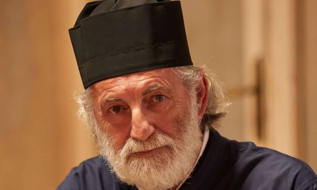 Σασμός: Ο παπα-Μιχάλης θέλει να παίζει πιο συχνά με την πρεσβυτέρα