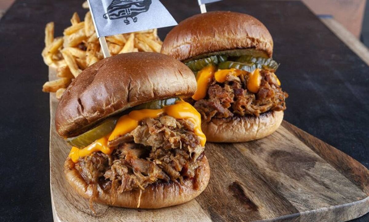 Pulled pork στη χύτρα ταχύτητας από τον Άκη Πετρετζίκη!