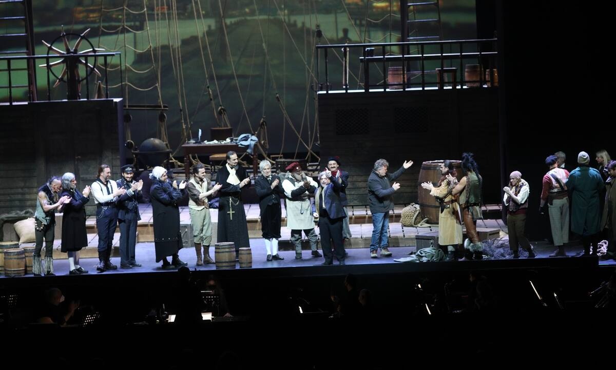 Πλήθος κόσμου στην πρεμιέρα της παράσταση Moby Dick