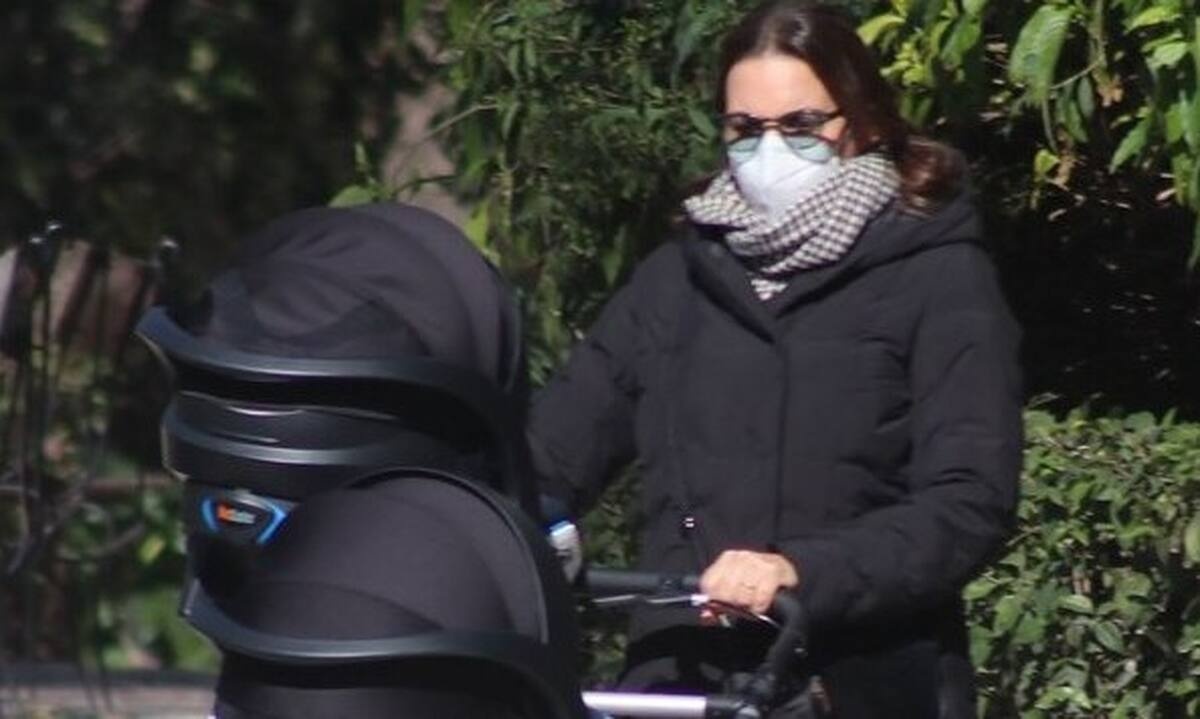 Όλγα Κεφαλογιάννη: Με τα δίδυμα παιδιά της στον Εθνικό Κήπο