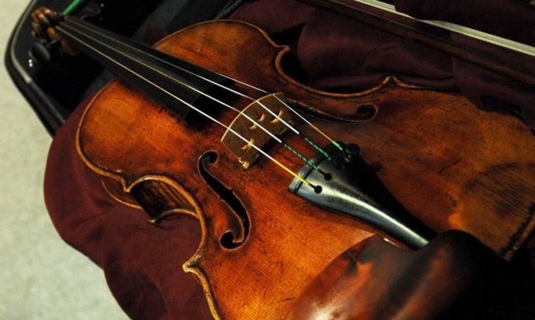 Συνελήφθη επειδή κατέστρεψε 54 βιολιά του πρώην συζύγου της