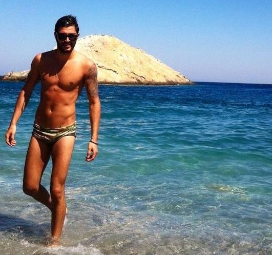Πώς να μην μαγνητίσει τα βλέμματα; Πώς να μην μαγνητίσει τα βλέμματα;