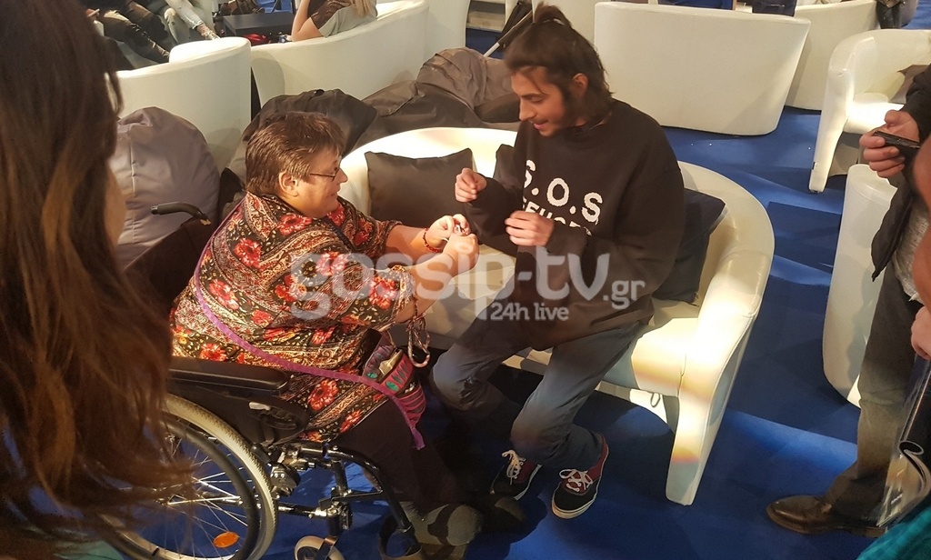 Eurovision 2017: Η συγκινητική έκπληξη και το δώρο στον Πορτογάλο Salvador Sobral Eurovision 2017: Η συγκινητική έκπληξη και το δώρο στον Πορτογάλο Salvador Sobral