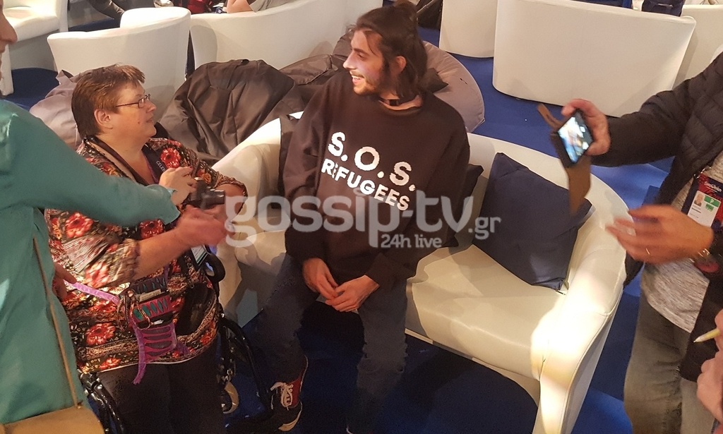 Eurovision 2017: Η συγκινητική έκπληξη και το δώρο στον Πορτογάλο Salvador Sobral Eurovision 2017: Η συγκινητική έκπληξη και το δώρο στον Πορτογάλο Salvador Sobral