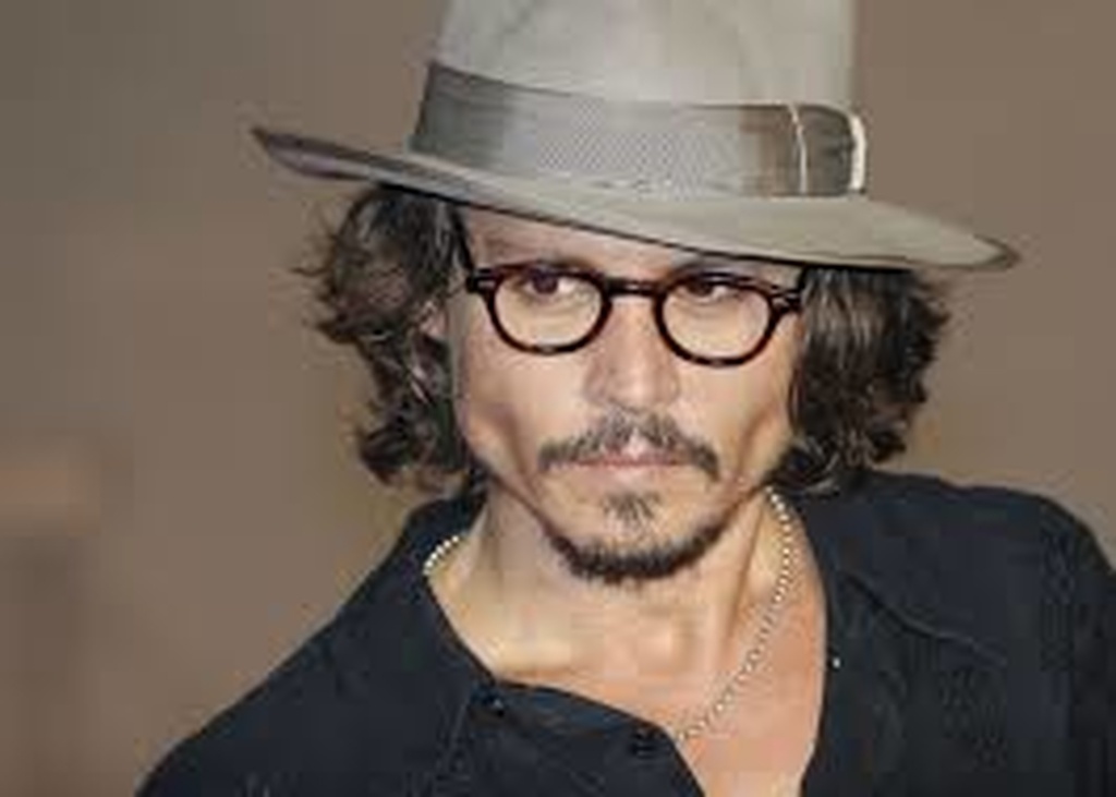 Johnny Depp: Ζει μέσα στη χλιδή με δάνεια Johnny Depp: Ζει μέσα στη χλιδή με δάνεια