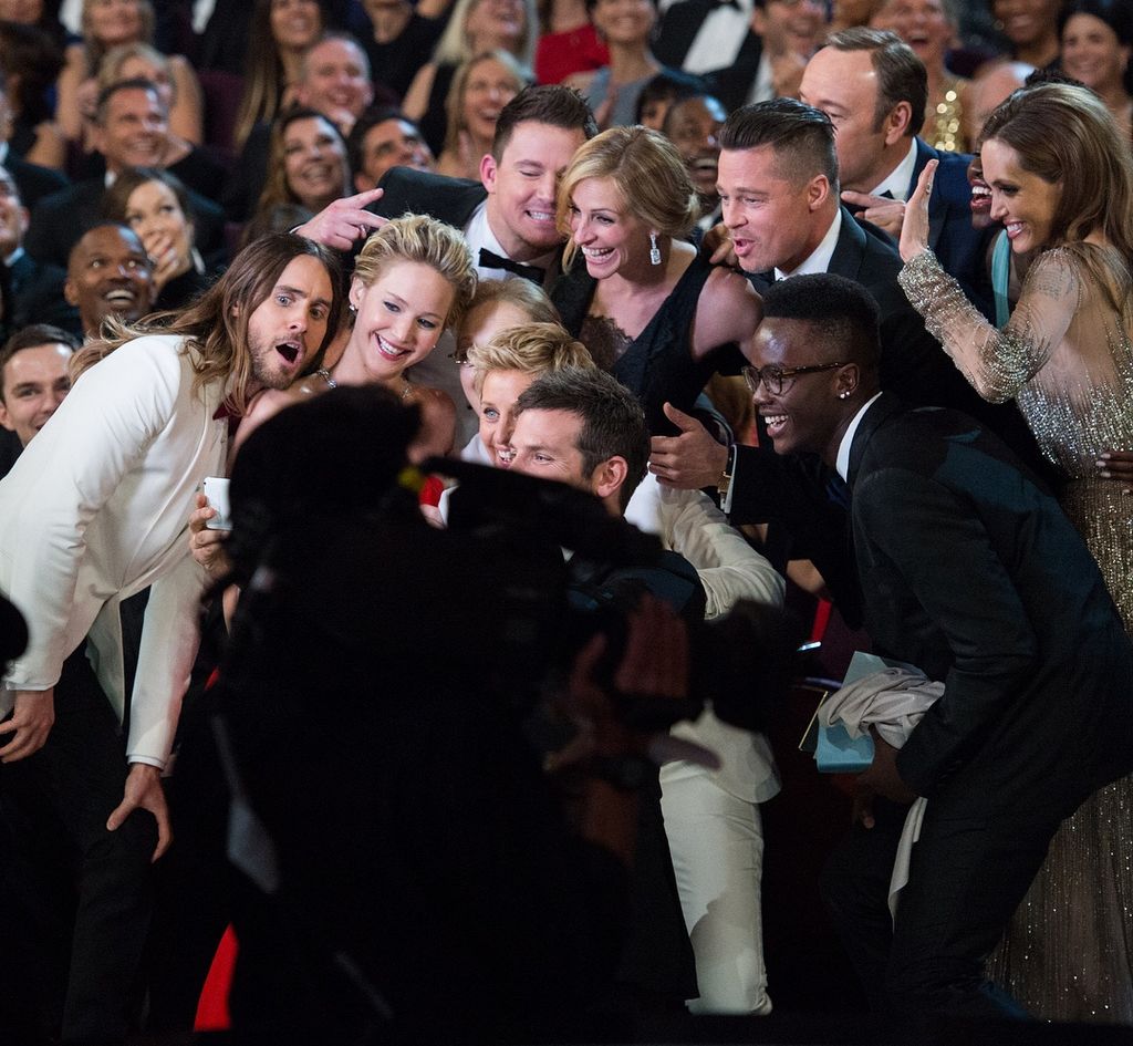 Όσκαρ 2018: Η θρυλική selfie της DeGeneres και το παρασκήνιο Όσκαρ 2018: Η θρυλική selfie της DeGeneres και το παρασκήνιο