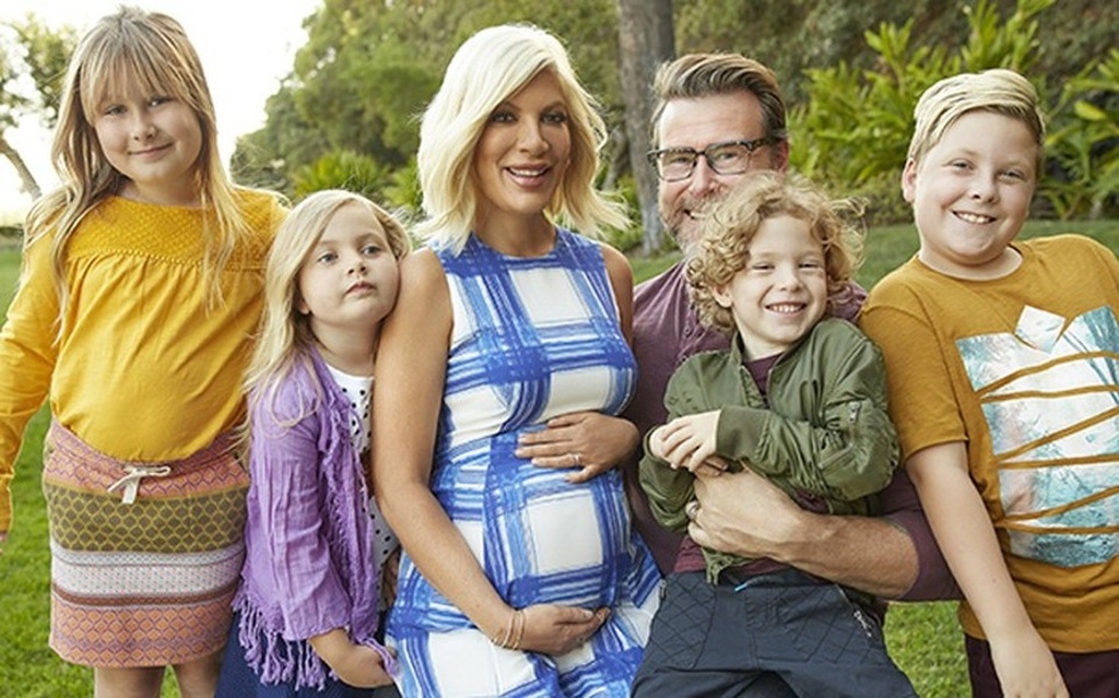 Tori Spelling: Ο απίστευτος λόγος που δεν μπορεί να πάρει διαζύγιο Tori Spelling: Ο απίστευτος λόγος που δεν μπορεί να πάρει διαζύγιο
