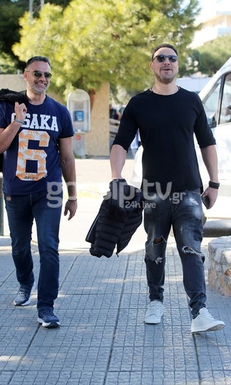 Βόλτα στη λιακάδα για γνωστό επιχειρηματία! Βόλτα στη λιακάδα για γνωστό επιχειρηματία!