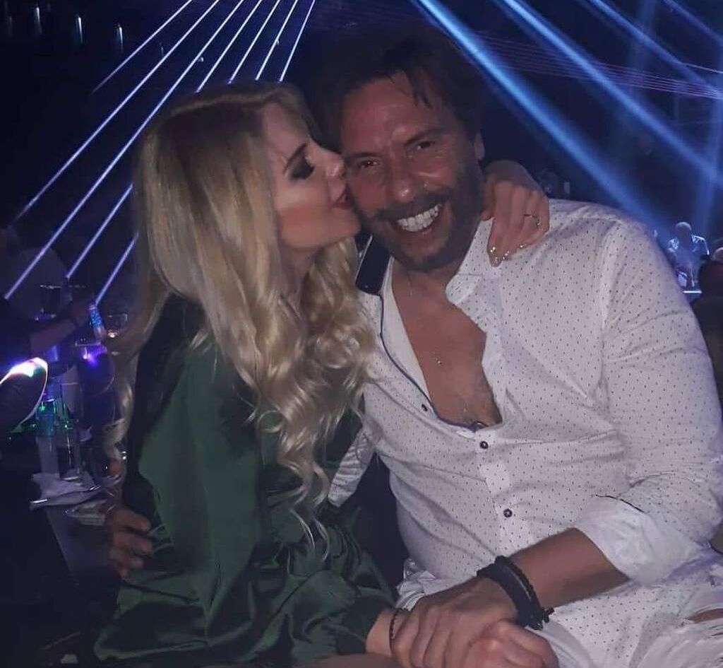 Η Σοφία φαίνεται να τον λατρεύει κι εκείνος λάμπει.