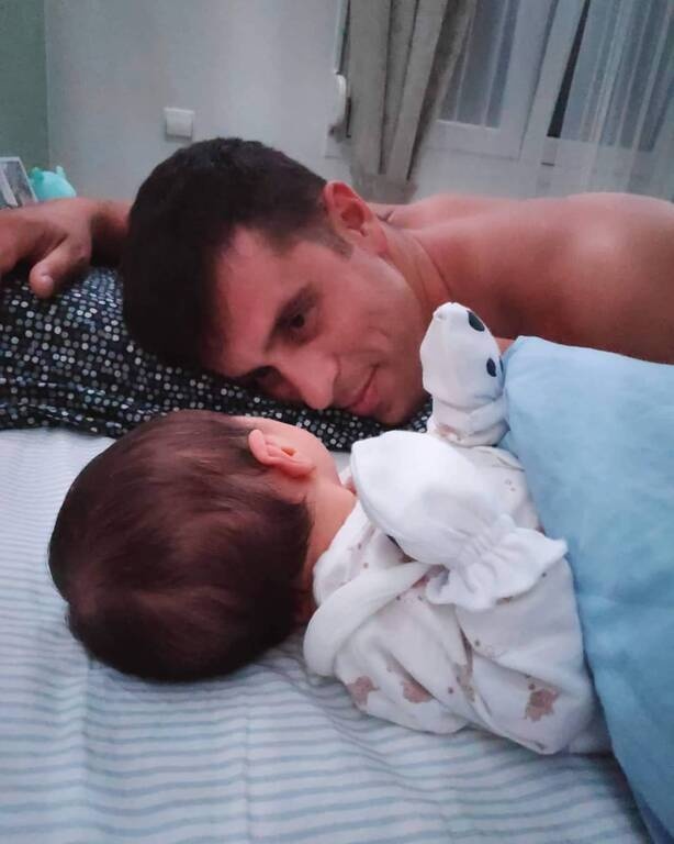 Η πρώτη φωτογραφία με την κορούλα του!