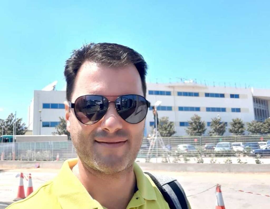 Με αυτή τη φωτογραφία ο Τάσος Τεργιάκης ανακοίνωσε τη νέα του συνεργασία.