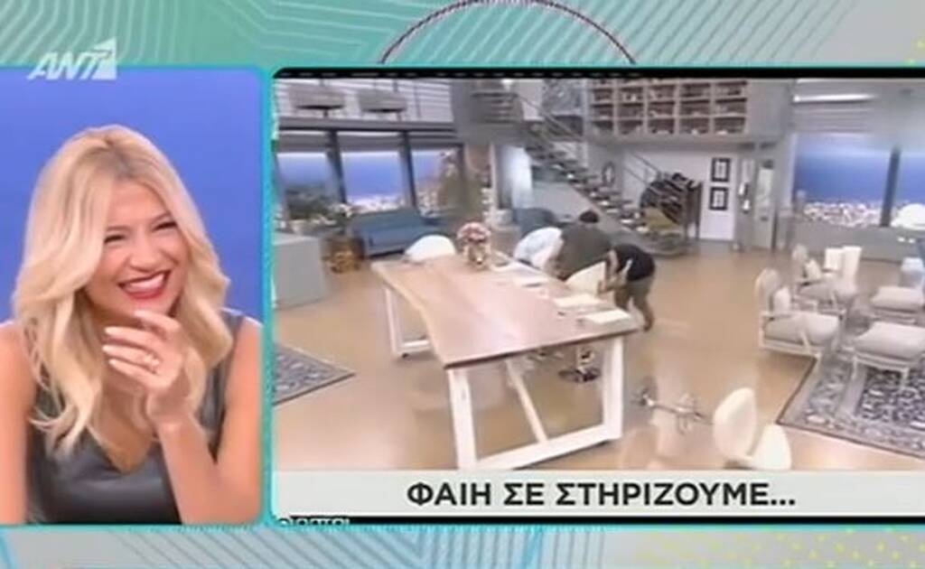 Συγκεκριμένα ανέφεραν: «Στην απέναντι εκπομπή, αν πατήσετε κανάλι, στον ΑΝΤ1 δηλαδή, η κα. Σκορδά χθες είχε προεόρτια του Τρίτη και 13... Οι καρέκλες του ΑΝΤ1 κάτι έχουν. Παιδιά αλλάξτε τις καρέκλες. Εξαιρετική η κα Σκορδά».