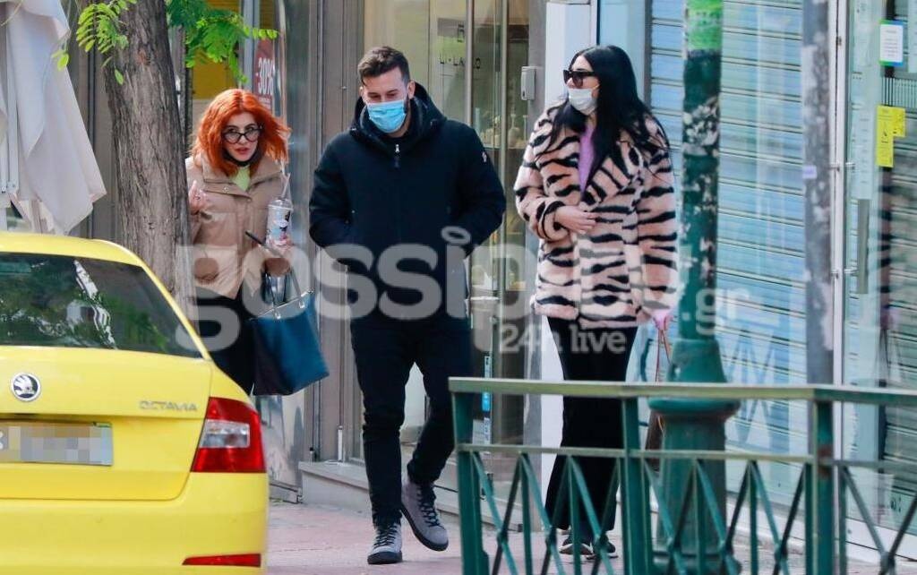 Βολτάρουν στο Κολωνάκι.