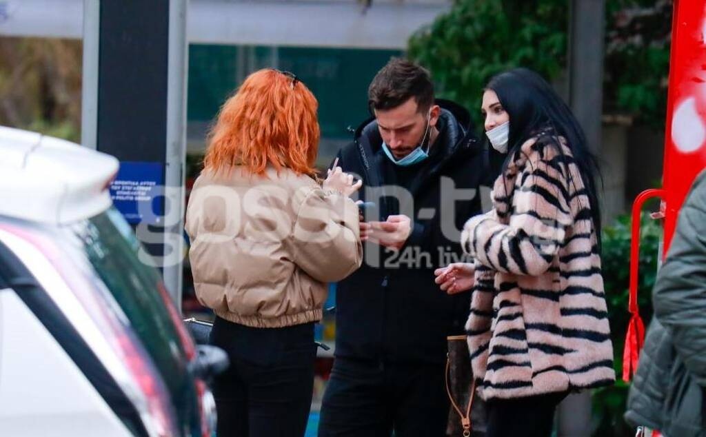 Συνάντησαν κι έναν φίλο.