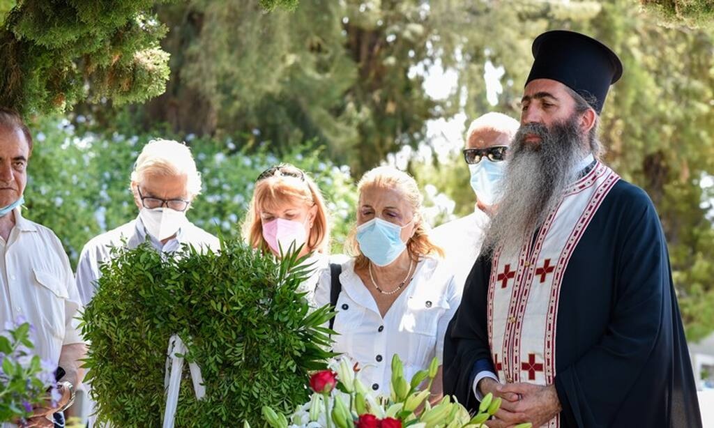 Φώτο από το ετήσιο μνημόσυνο της Αλίκης Βουγιουκλάκη