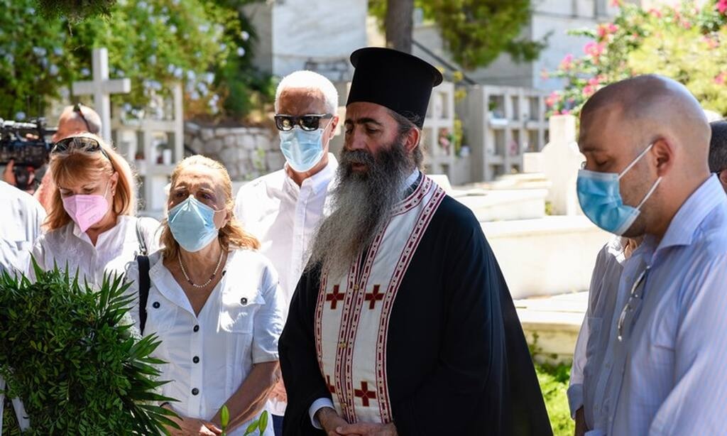 Φώτο από το ετήσιο μνημόσυνο της Αλίκης Βουγιουκλάκη