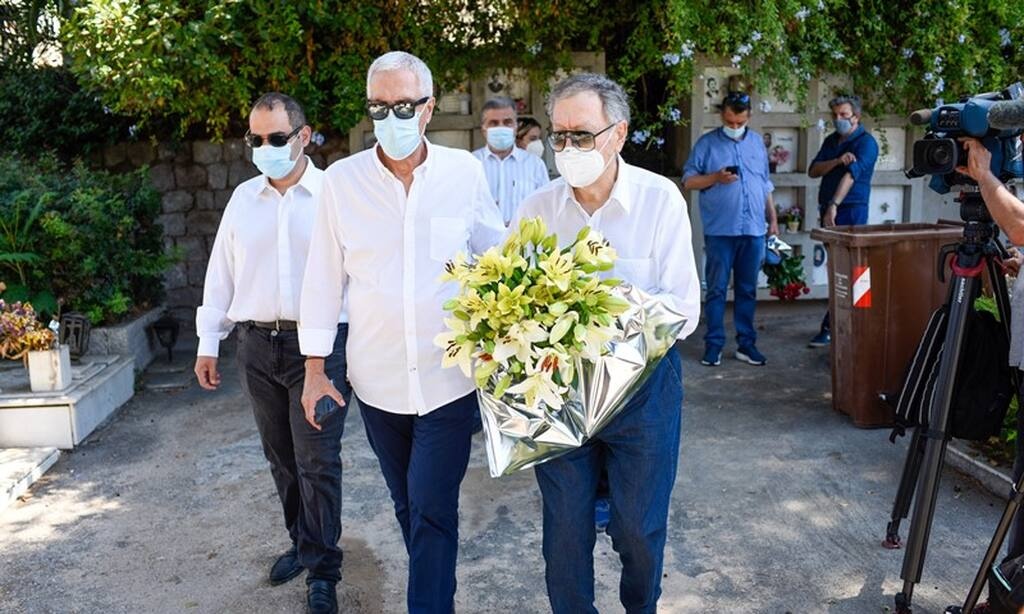 Φώτο από το ετήσιο μνημόσυνο της Αλίκης Βουγιουκλάκη