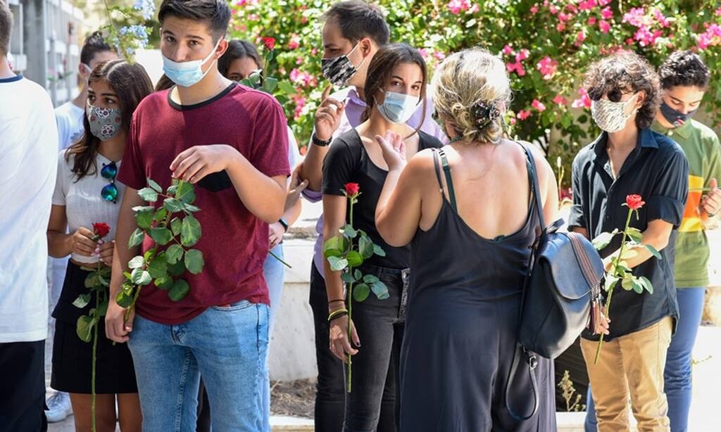 Φώτο από το ετήσιο μνημόσυνο της Αλίκης Βουγιουκλάκη