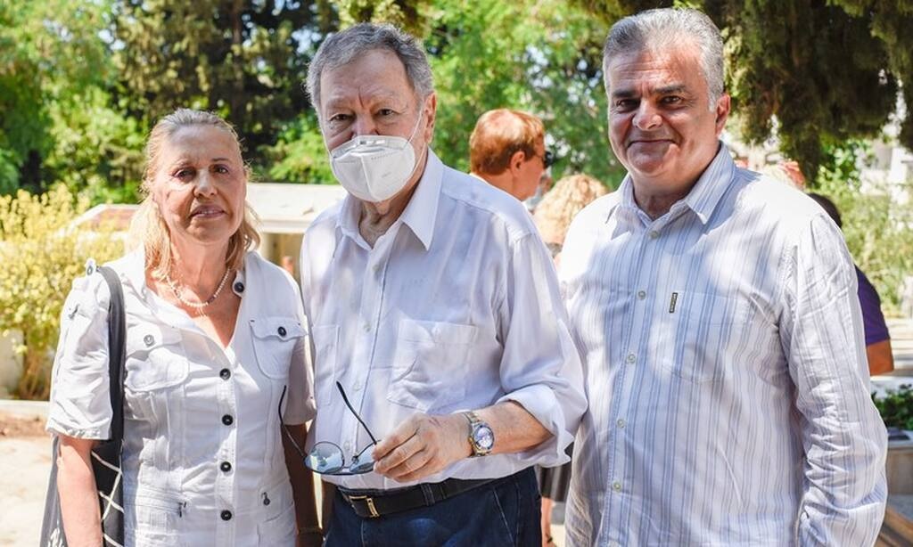 Φώτο από το ετήσιο μνημόσυνο της Αλίκης Βουγιουκλάκη