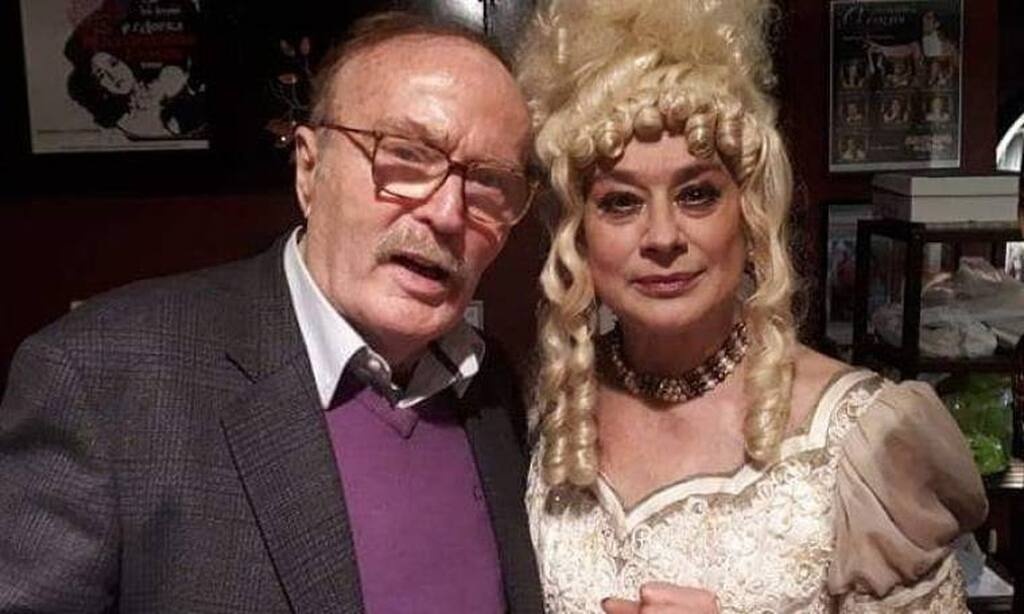 Με τον πολύ καλό της φίλο Ντίνο Καρύδη του οποίου έσωσε τη ζωή.