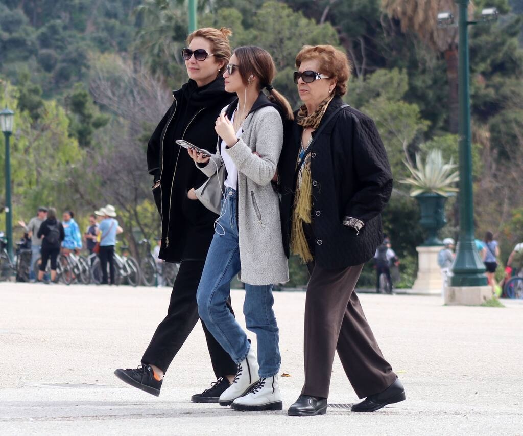 Όπως ήταν φυσικό οι τρεις τους μαγνήτισαν τα βλέμματα αφού ήταν κομψότατες και πολύ σικάτες