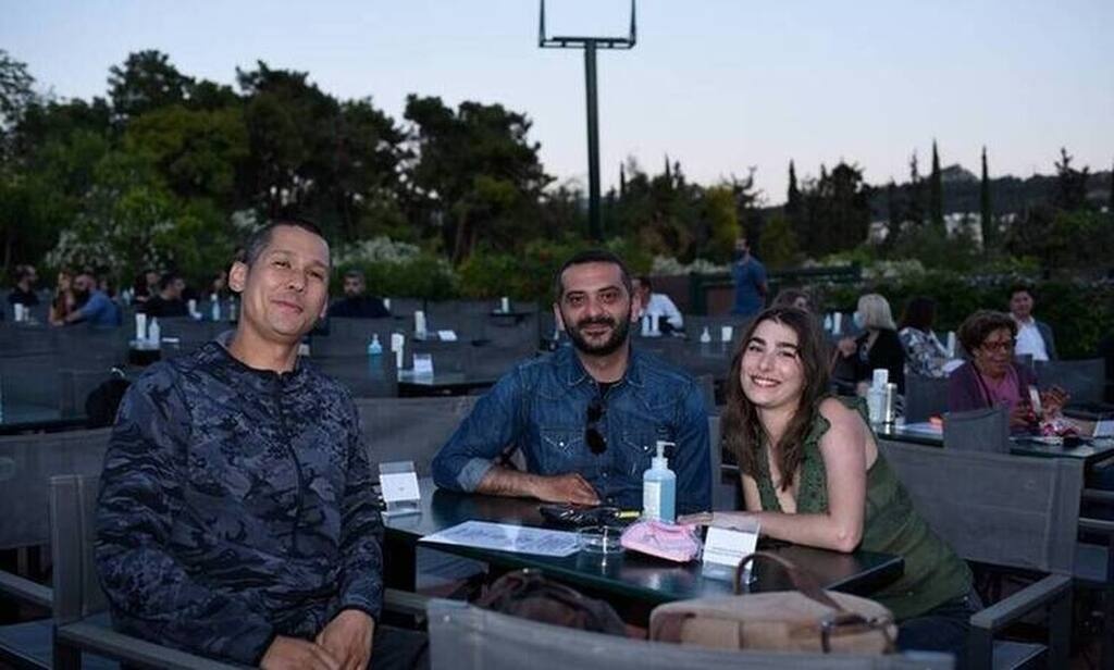 Για πρώτη φορά θα γίνουν γονείς ο Λεωνίδας Κουτσόπουλος και η Χρύσα Μιχαλοπούλου με το ζευγάρι να πλέει σε πελάγη ευτυχίας.