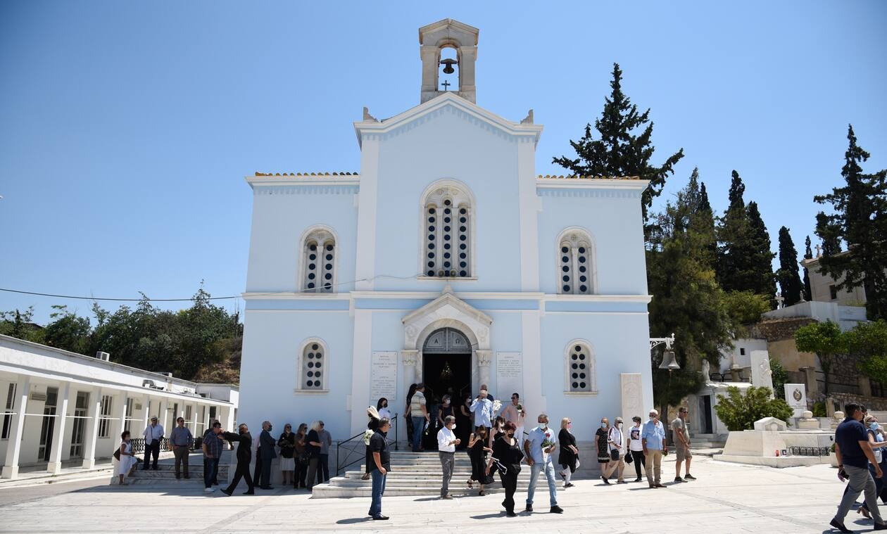 Πλήθος κόσμου στο ετήσιο μνημόσυνο