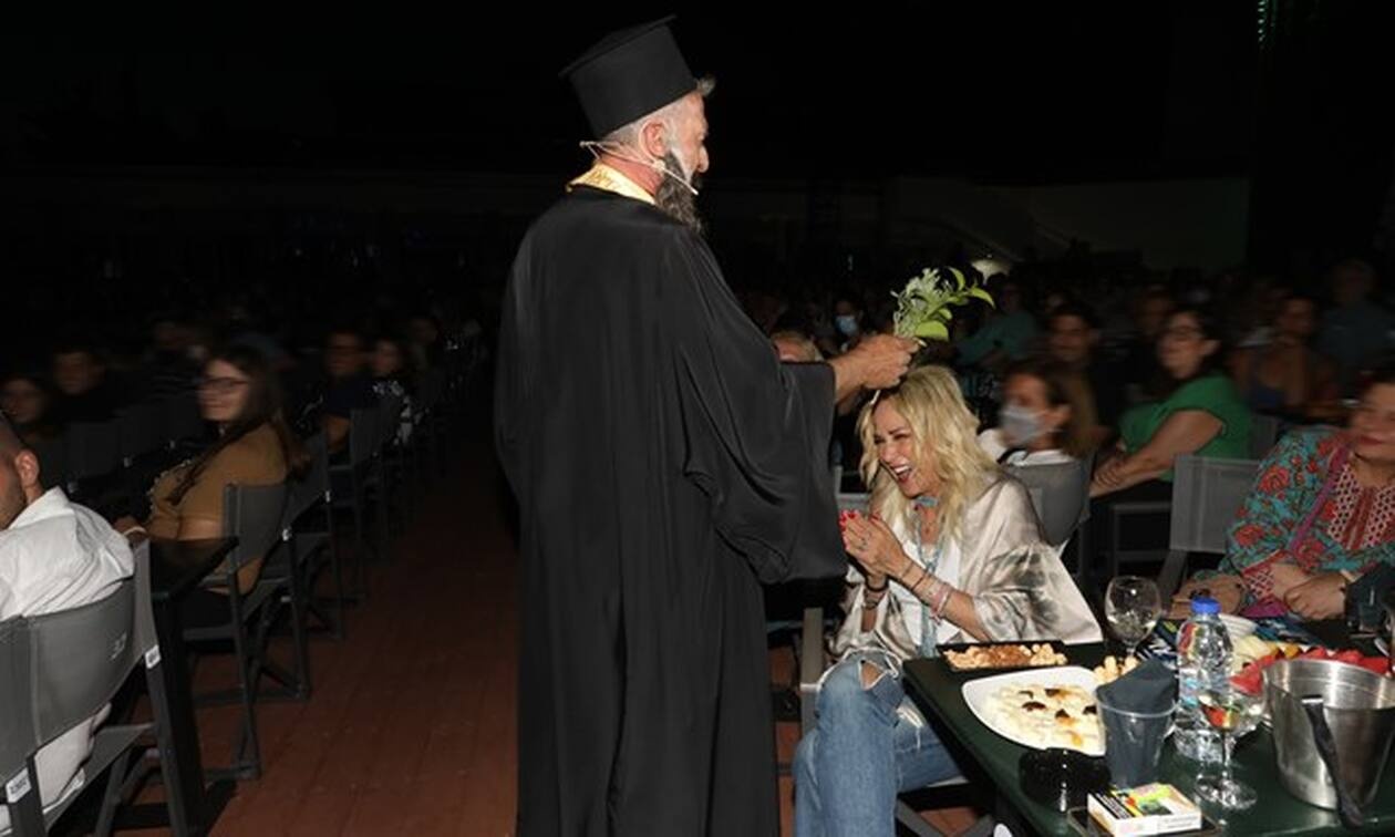 Η Άννα Βίσση δεν σταμάτησε να γελά.
