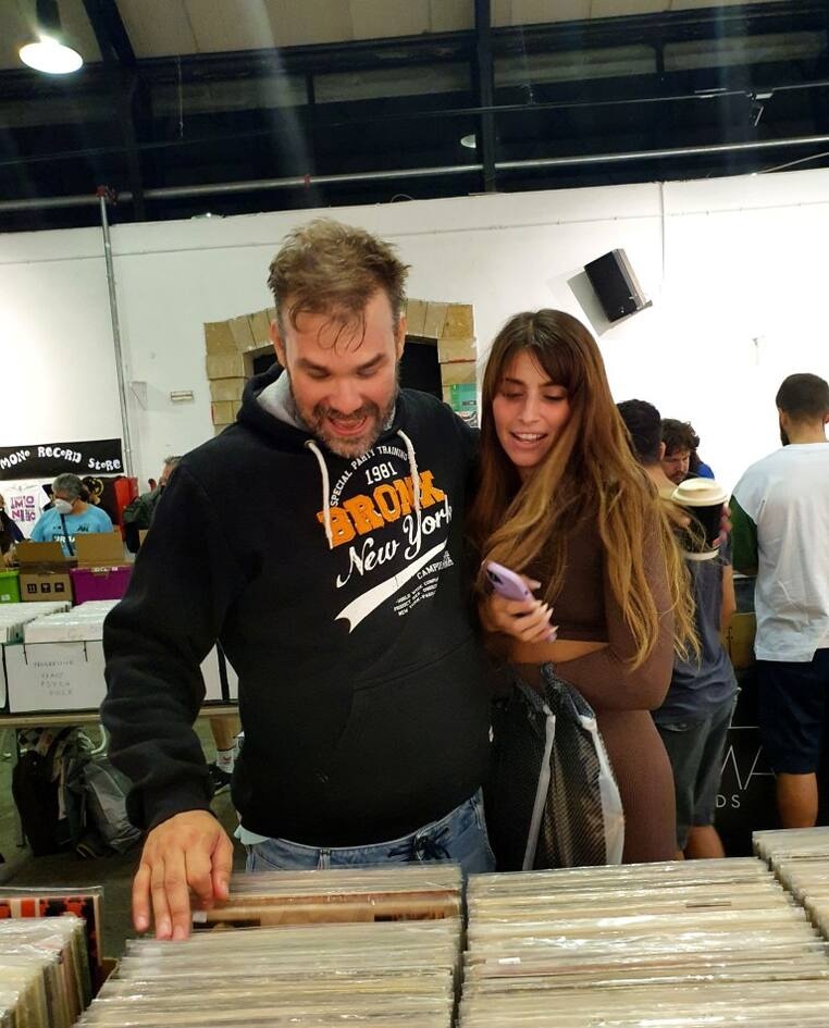 ωστόσο πλέον οι δυο τους δεν κρύβουν τον έρωτά τους, ο οποίος δείχνει να είναι δυνατός πολύ.