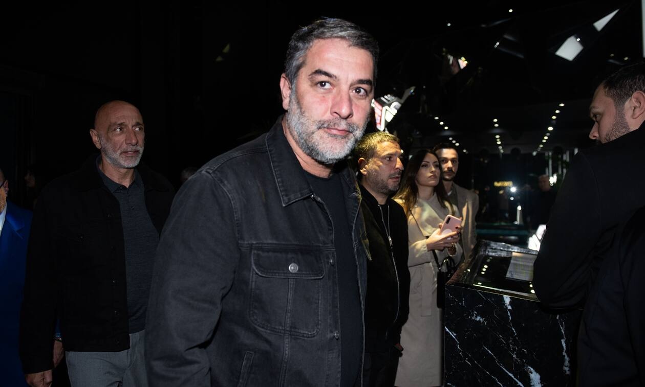 Ο Βασίλης Μπισμπίκης κατά την άφιξή του.