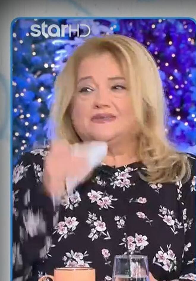 Και πόσο χαίρομαι που είναι τόσο σπουδαίος κι έχει γίνει πραγματικά αυτό που πιστεύαμε σαν παρέα ότι θα γίνει, πολύ μεγάλος. Ο Μιχάλης είναι ένας διανοούμενος του θεάτρου. Του αξίζουν όλα αυτά που έχει πετύχει»!