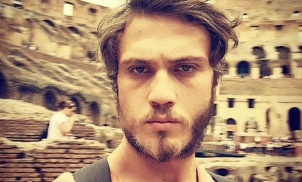 «Όταν σπούδαζα, δούλευα σερβιτόρος και παρέδιδα και ιδιαίτερα» «Όταν σπούδαζα, δούλευα σερβιτόρος και παρέδιδα και ιδιαίτερα»