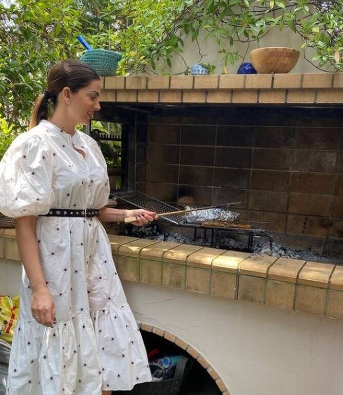 Έξω από το σπίτι δεν θα μπορούσε φυσικά να λείπει και το μπάρμεκιου.