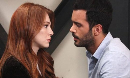 «Συμβόλαιο αγάπης»: Η Ντεφνέ ζει τα πιο ευτυχισμένα γενέθλια της ζωής της